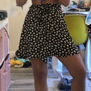 Cute flowly mini skirt